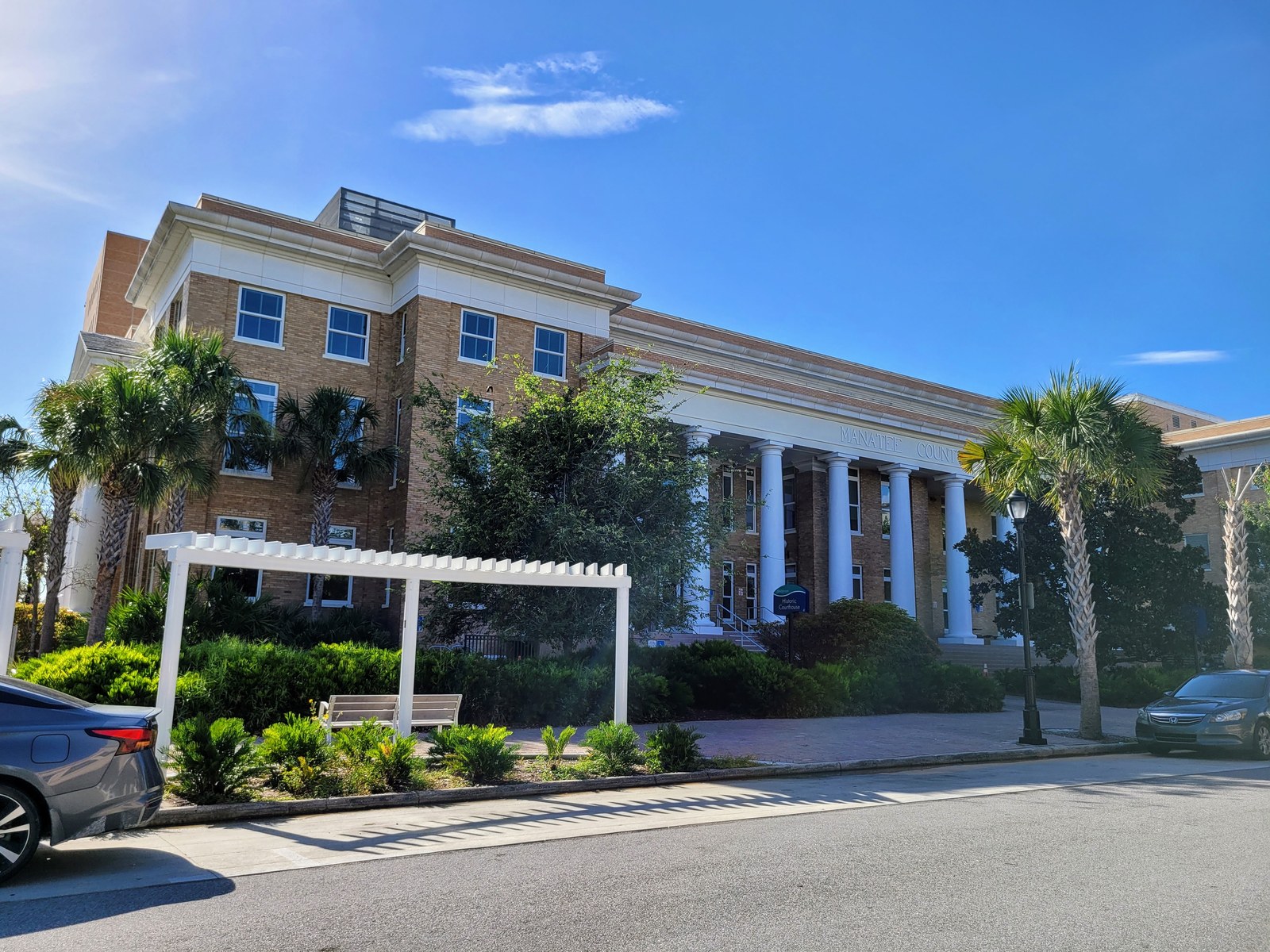 Exterior of the historic Manatee County Courthouse in Bradenton, Florida, a Florida civil courthouse where wrongful death claims are filed.